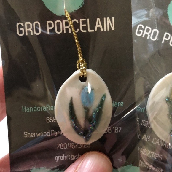 Porcelain flower ornaments - Picture 4 of 4